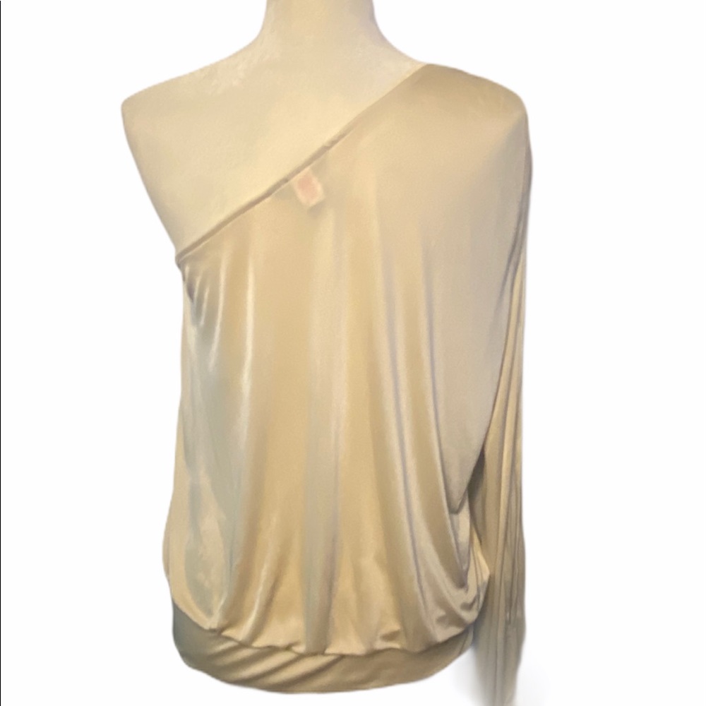 Moda One Shoulder Top - Picture 2 of 4